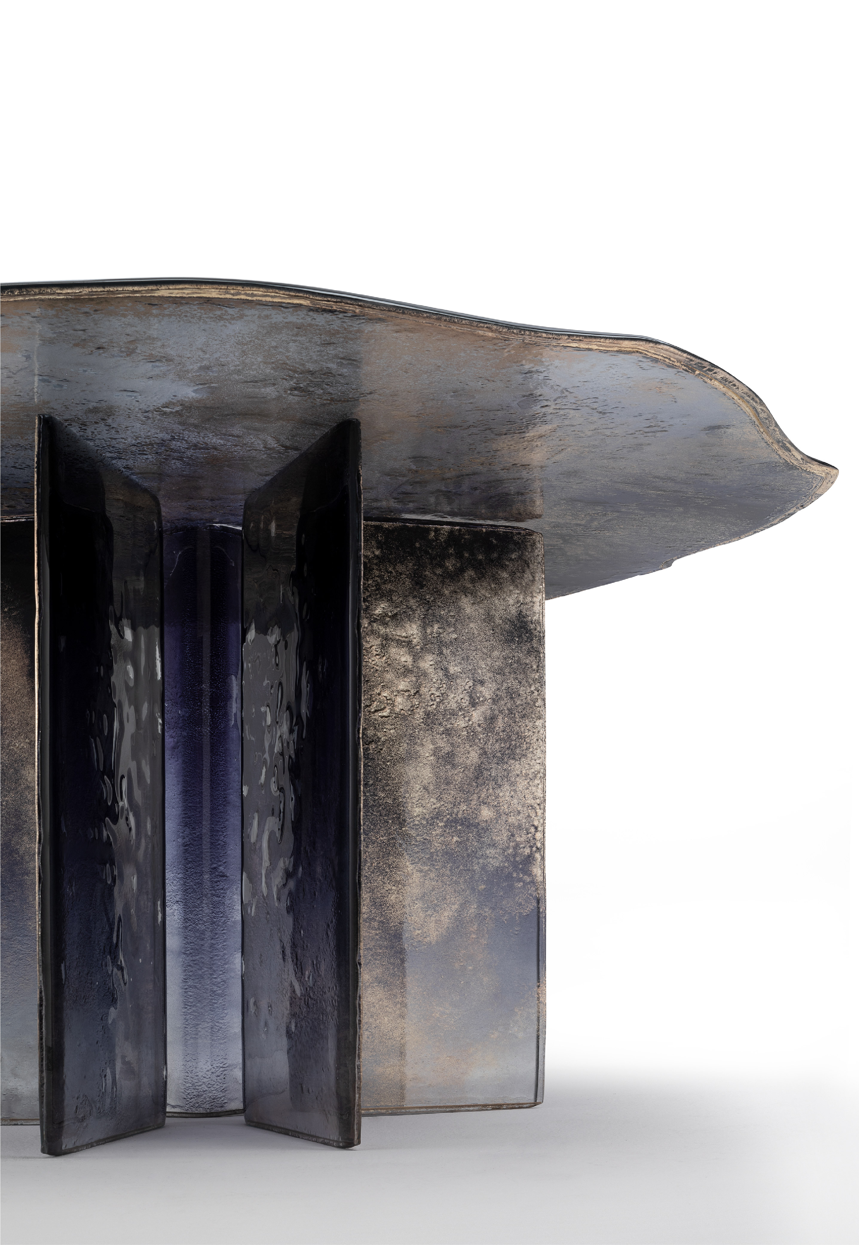 Cam ustası Arte Veneziana’nın Melt koleksiyonunda cam akıyor, ışık şekil alıyor.