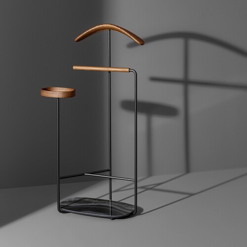 Luigio Valet Stand