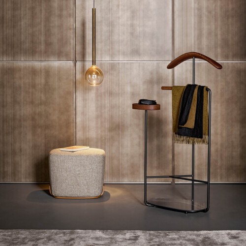 Luigio Valet Stand